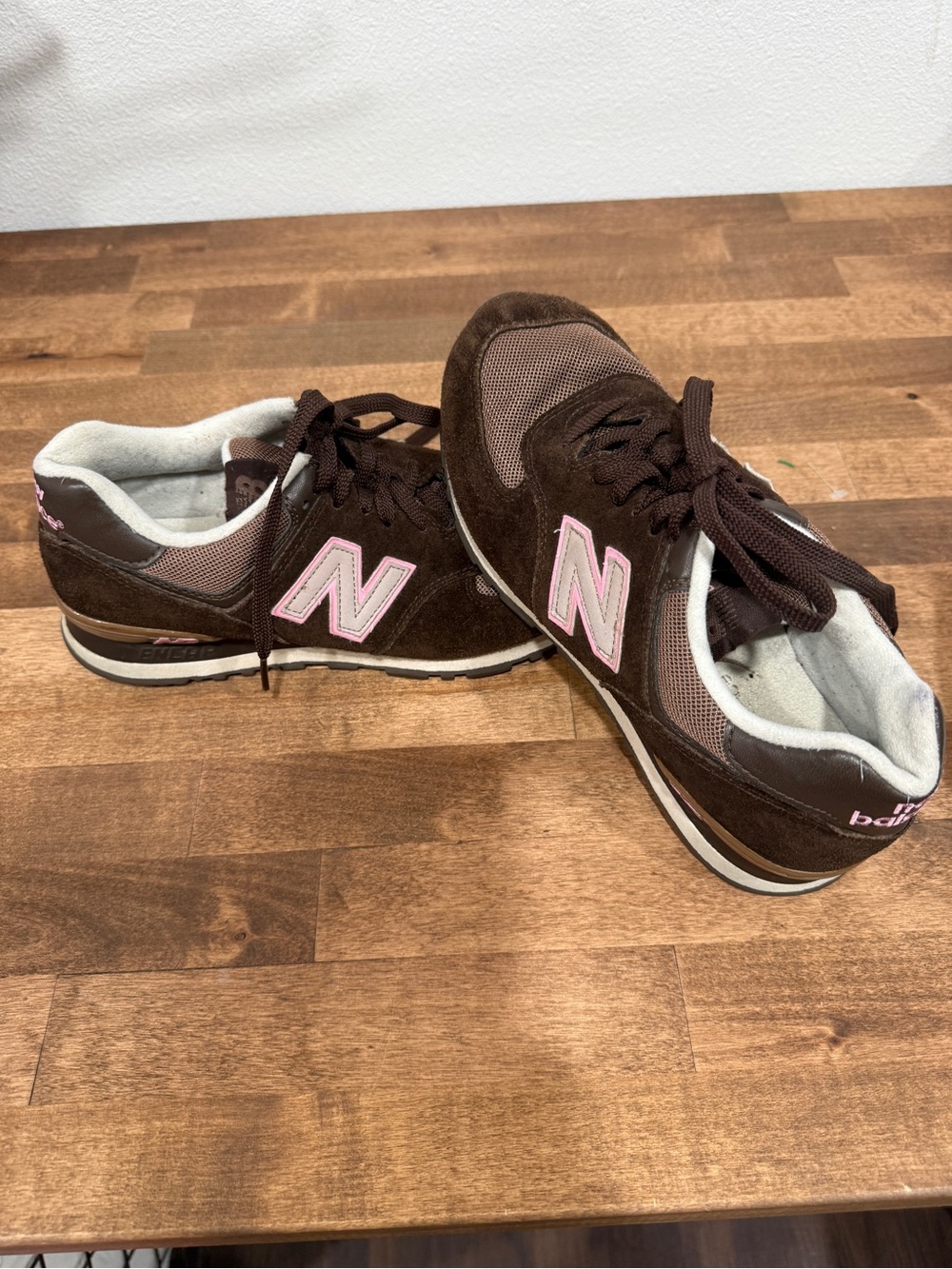 New Balance Women's Brown Sneakers with Pink Logo